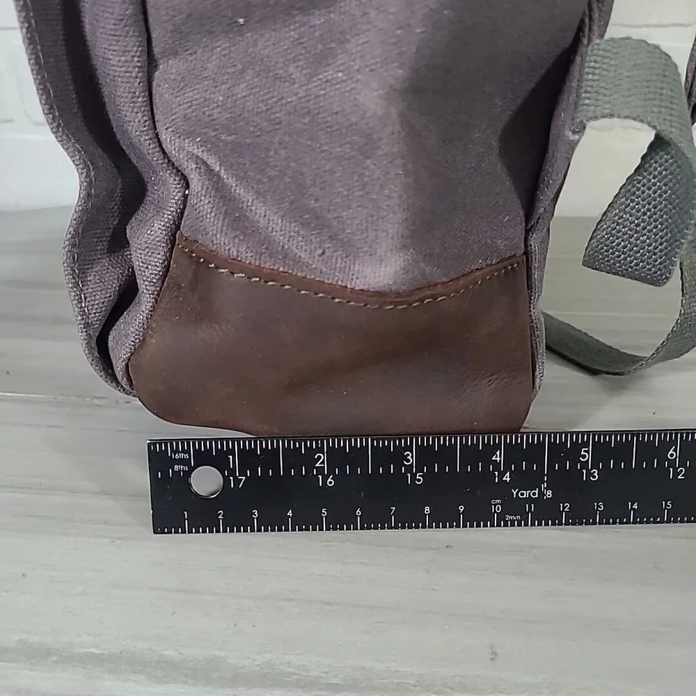 Dungeons & Dragons‎ / Magic The Gather Gray /Brown Leather Waxed Canvas Backpack